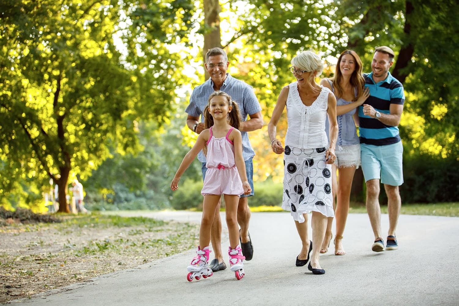 Family walk image representing lifestyle-based device selection